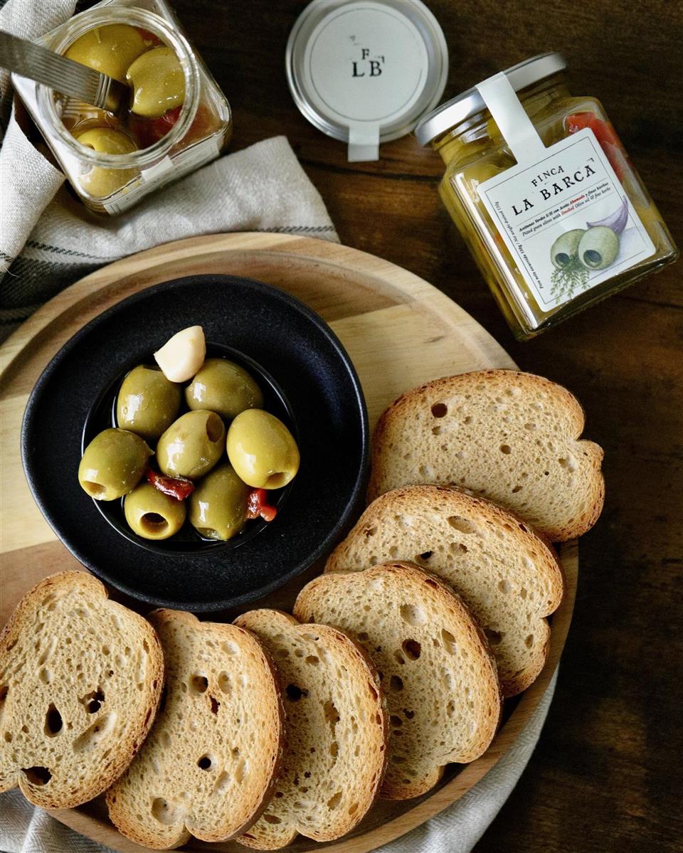 Entkernte grüne Oliven mit  feinen Kräutern und geräuchertem Olivenöl 130 g